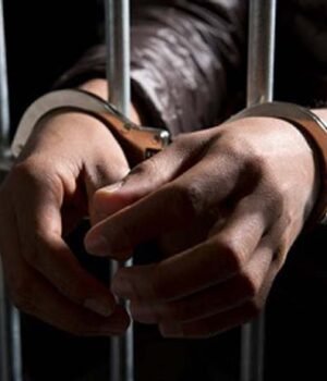 मोतिहारीः कुख्यात चुमन पटेल हथियार के साथ गिरफ्तार, रिवाल्वर व खोखे बरामद