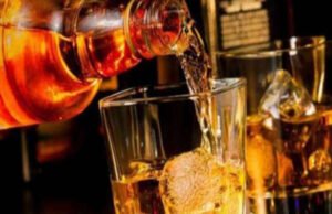 रामगढ़वा पुलिस ने बाजार में छापेमारी कर जब्त की 38 लीटर देसी शराब, तस्कर फरार