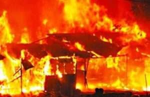 मोतिहारी में आग में जलकर बच्ची समेत दो की मौत, तीन दर्जन से अधिक घर खाक, लाखों की क्षति