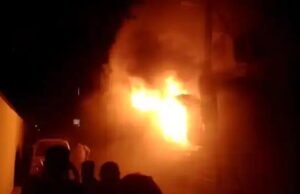 शॉर्ट सर्किट से आइडीबीआई बैंक में लगी भीषण आग, कंप्यूटर व कागजात समेत लाखों की क्षति