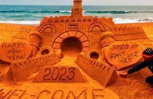 ’हैप्पी न्यू इयर 2023 में आइए ना हमारा बिहार, अनोखें अंदाज में सैंड आर्टिस्ट मधुरेंद्र ने दी नए साल की बधाई’