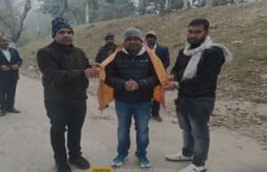 स्वरांजलि सेवा संस्थान ने मंत्री डा.संतोष कुमार सुमन को अंगवस्त्र भेंटकर किया सम्मानित, माघ मेला को राजकीय दर्जा दिलाने की मांग