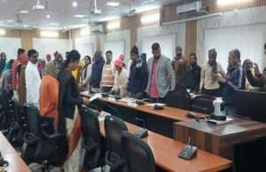 बेतिया के मुख्य पार्षद, उप मुख्य पार्षद सहित सभी पार्षदों को प्रभारी जिलाधिकारी ने दिलायी शपथ