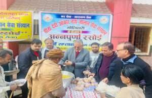 मुफ्त साप्ताहिक भोजन वितरण का 50 वा आयोजन, सेवा का एक वर्ष पूर्ण होने के उपलक्ष्य में वस्त्र, टोपी का वितरण