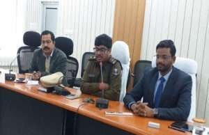 आगामी पर्व-त्यौहारों के अवसर पर सजग एवं सतर्क रहें प्रशासनिक एवं पुलिस अधिकारी, बैठक में प्रभारी डीएम ने दिये ये निर्देश