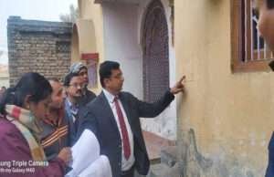 जिलाधिकारी ने जाति आधारित गणना के तहत कराये जा रहे मकान सूचीकरण कार्य का लिया जायजा, समय पर काम पूरा करने का निर्देश