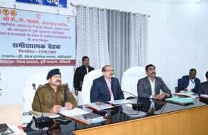 उत्पाद विभाग के अपर सचिव केके पाठक ने मोतिहारी में अधिकारियों संग की बैठक, दिखाएं सख्त तेवर, हर हाल में शराबबंदी को सफल बनाने का निर्देश