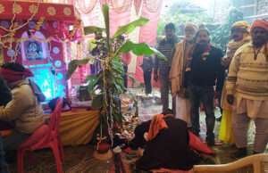 अमर छतौनी के बाबा सिद्धेश्वर नाथ मंदिर में आयोजित हो रहा तीन दिनी अखंड रामधुन संकीर्तन, बह रही भक्ति रस की गंगा