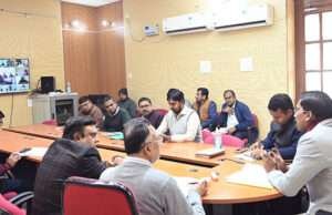 डीएम ने की धान अधिप्राप्ति कार्य प्रगति की समीक्षा, खराब प्रदर्शन करने वाले पैक्स पर करें कार्रवाई