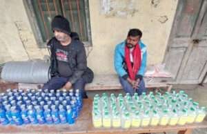 नेपाल से भारी मात्रा में लायी जा रही शराब की खेप के साथ दो तस्कर गिरफ्तार