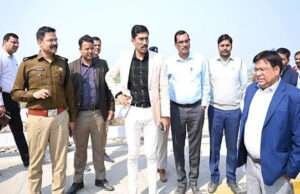 सीएम की समाधान यात्रा को लेकर डीएम- एसपी ने लिया केसरिया बौद्ध स्तूप की कार्य प्रगति व सुरक्षा व्यवस्था का जायजा