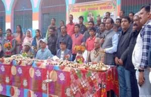 रामगढ़वाः शिक्षक के सेवानिवृत्त होने पर विदाई सह सम्मान समारोह आयोजित