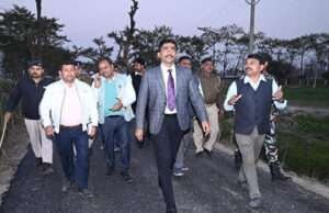 सीएम की समाधान यात्रा को लेकर प्रशासनिक पदाधिकारी रहें अलर्ट, जिलाधिकारी ने लिया कार्यक्रम स्थल का जायजा