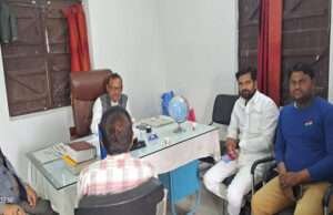 20000 छात्रों का भविष्य अंधेरे में, पूर्व लोस प्रत्याशी अनिकेत रंजन ने दी आंदोलन की चेतावनी, प्राचार्य से मिले