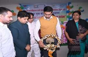 डीएम ने गांधी संग्रहालय में किया युवा नेतृत्व व सामुदायिक विकास कार्यक्रम का शुभारंभ