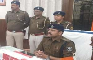 मोतिहारी पुलिस को बड़ी कामयाबी, 37 मोबाइल, लैपटॉप व नकदी के साथ साइबर फ्राड धराया