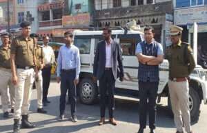 बेतियाः होली व शब ए बरात को लेकर जिलास्तरीय प्रशासनिक एवं पुलिस अधिकारियों का फ्लैग मार्च, दिए गये ये निर्देश