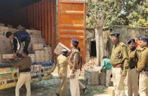 बड़ी सफलताः मोतिहारी पुलिस टीम ने कंटेनर समेत 2000 लीटर विदेशी शराब की जब्त, तस्कर भागने में सफल