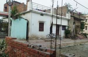 होलीः न जाने कहां खो गई आत्मीयता, वो होली की हुड़दंग, घर-घर जाकर बड़ों का आशीर्वाद लेने व मुंह मीठा करने का दौर कहां गये वो दिनः होली पर भी सूनी व वीरान पड़ी गांव की एक गली