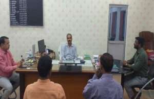 प्रेक्षक ने सारण स्नातक क्षेत्र के मतदान केन्द्रो का किया निरीक्षण, दिये ये निर्देश