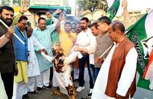भाजपा की गलत नीतियों के खिलाफ कांग्रेस ने पीएम मोदी का पुतला फूंका, कही यह बात