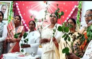 पर्यावरण जागरूकता अभियान के तहत ब्रह्माकुमारी सेवा ने किए सौ पौधे वितरित
