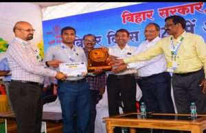 ’बिहार दिवस सम्मान से नवाजे गए चंपारण के सैंड आर्टिस्ट मधुरेंद्र, फैंस ने दी बधाई’