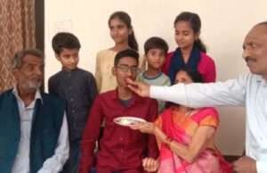 मैट्रिक परीक्षा रिजल्टः रामगढ़वा का आयुष ने बिहार के टॉप 10 बच्चों में बनाया स्थान, परिजनों ने बांटी खुशी