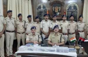 मोतिहारी पुलिस ने पीपराकोठी सीएसपी लूटकांड का महज 48 घंटे के अंदर किया उदभेदन, हथियार व पिस्तौल के साथ पांच बदमाश धराये