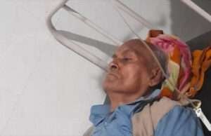 स्टेट हाइवे पर साइकिल सवार को बचाने के चक्कर में बरातियों से भरी बोलेरो पलटी, कई घायल