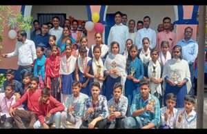 सगहरी सरकारी स्कूल में मैट्रिक पास छात्र-छात्राओं को किया गया सम्मानित