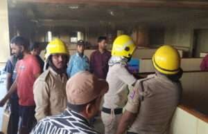रक्सौल में एलआईसी शाखा कार्यालय में शार्ट सर्किट से लगी आग, मची अफरातफरी