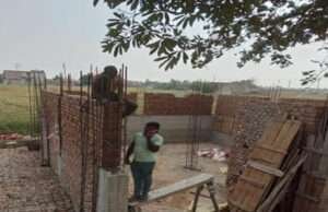 अरेराज में भू- माफिया सक्रिय, एसडीएम का आदेश हवा, सरकारी भूमि पर बन रहा मकान