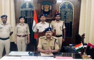 मोतिहारी पुलिस टीम को बड़ी कामयाबी, चकिया से सोना लूंडकांड का मास्टरमाइंड शागिर्द संग धराया
