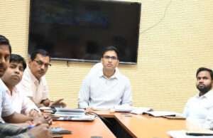 जाति आधारित गणना 2022 के द्वितीय चरण के सफल आयोजन के लिए डीएम ने की समीक्षा बैठक