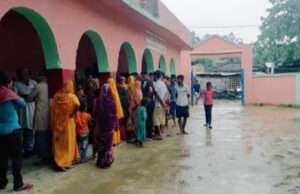 मोतिहारी में बिजली के तार की चपेट में आने से छात्रा की मौत, ग्रामीणों में आक्रोश