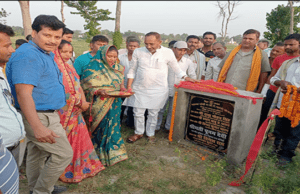पीपरा विधायक श्यामबाबू यादव ने किया जीविका भवन व कचरा प्रसंस्करण इकाई भवन का शिलान्यास