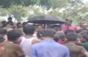 मोतिहारी में विकासमित्र की चाकू गोद कर हत्या, आक्रोशित लोगों ने लगाया जाम