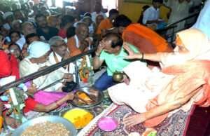 गुरु पूर्णिमा पर पारंबा सेवा शक्ति पीठ मे भव्य गुरु पूजनोत्सव, प्रतिकूल मौसम के बावजूद आशीर्वाद लेने उमड़े लोग