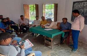 तेतरिया में समर कैंप में कमजोर बच्चों को कोर्स कंप्लीट कराने वाले शिक्षकों को मिला प्रमाण पत्र