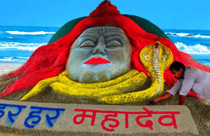 सैंड आर्टिस्ट मधुरेंद्र ने बालू पर ‘शिव’ की बनाई कलाकृति, तस्वीर देख लोगों ने कहा- हर-हर महादेव