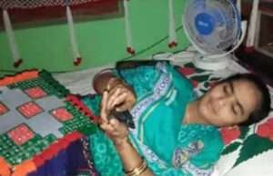 हथियार के साथ फोटो खिंचाने का शौक महिला को पड़ा महंगा, पुलिस ने दर्ज की प्राथमिकी, कर रही तलाश