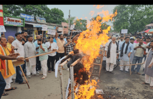 बर्बरता के खिलाफ भाजपा ने किया मुख्यमंत्री एवं उप मुख्यमंत्री का पुतला दहन