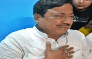 फूट-फूटकर रोए आरजेडी प्रदेश उपाध्यक्ष विनोद श्रीवास्तव, अपने ही विधायक पर लगाए गंभीर आरोप