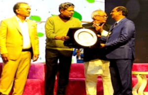 होम्योपैथ के अखिल भारतीय लखनऊ सम्मेलन मंे मोतिहारी के प्रसिद्ध चिकित्सक डा० राजेश श्रीवास्तव सम्मानित