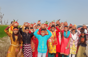 कलश यात्रा के बीच शुरू हुआ तीन दिनी प्राण प्रतिष्ठा महायज्ञ, नवनिर्मित मंदिर में होनी है राधे-कृष्ण की मूर्ति की स्थापना
