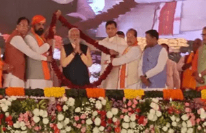 लालटेन से एक ही परिवार समृद्ध हुआ, बेतिया में पीएम मोदी ने परिवारवाद पर किया करारा वार