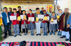 स्कूल ने आयोजित किया सम्मान समारोह, 50 से ज्यादा छात्र हुए सम्मानित, हुई वाद-विवाद प्रतियोगिता
