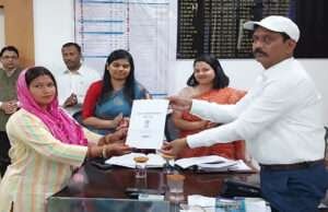 जिलाधिकारी ने 11 लाभुकों को दी अनुकम्पा आधार पर नयी जन वितरण प्रणाली दुकान की अनुज्ञप्ति