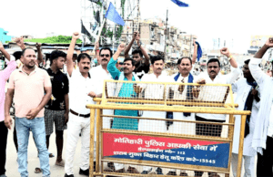 मोतिहारी में दिखा भारत बंद का असर, बंद समर्थकों ने की आगजनी, किया एनएच जाम